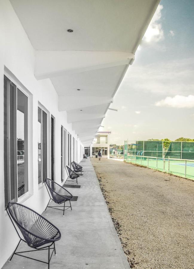 Cancun Tennis Inn Cancún Exterior foto